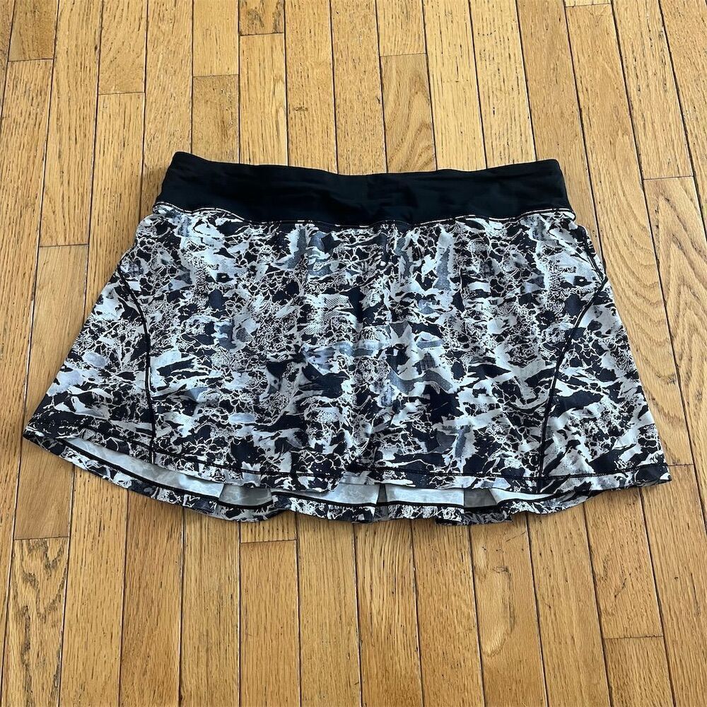 Lululemon Women's 10 Gray Pleated Skort Geometric Pattern Casual size 10